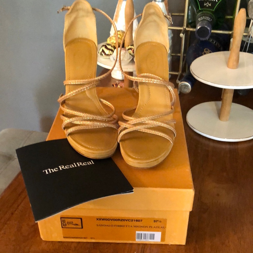 Authentic Tod's Tan Heels Elegant Minimalist Design.